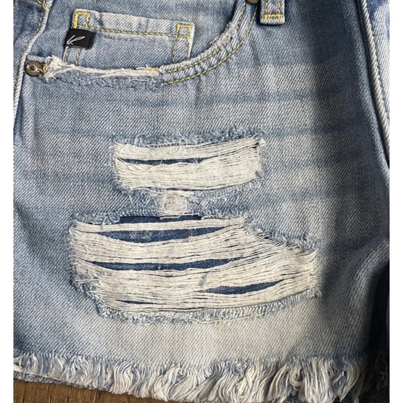 KanCan Women’s Mid Rise 2” Jean Shorts - Picture 5 of 8